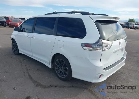 2017 Toyota Sienna Se Premium 8 Passenger z USA, uszkodzony, nr VIN 5TDXZ3DC9HS768210
